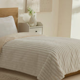 Karaca Stripe Sherpa Einzelbettdecke Weiss, 150 × 200 cm
