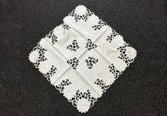 „Lace Elegance“ Tischdecke – Cream mit Spitzen-Optik