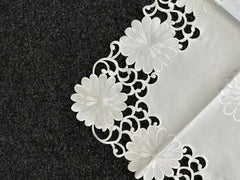 „Lace Elegance“ Tischdecke – Cream mit Spitzen-Optik