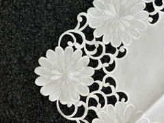 „Lace Elegance“ Tischdecke – Cream mit Spitzen-Optik
