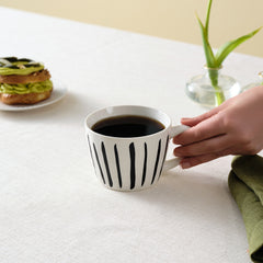 Karaca Linda Streifen Kaffeetasse aus Porzellan, Weiss, 350 ml
