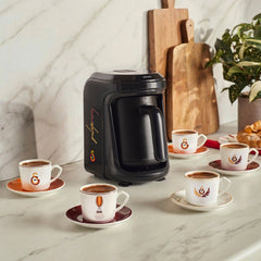 Karaca x Galatasaray Hatır Hüps Türkische Kaffeemaschine mit Milchfunktion & Vereinshymne