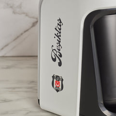 Karaca x Beşiktaş Hatır Hüps Türkische Kaffeemaschine mit Milchfunktion & Vereinshymne