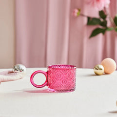Karaca Miracle Glastasse Rosa mit Blumenrelief, 240 ml