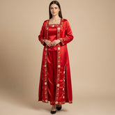 Traditionelles Kına-Gecesi-Bindalli in Rot – Satin mit goldener Stickerei