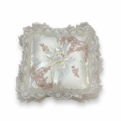 Quadratisches Verlobungskissen mit Spitze, Perlen und Tauben – Cremefarben