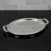 Versilbertes Meisterstück: Mittelgrosses ovales Tablett mit edlem Glanz