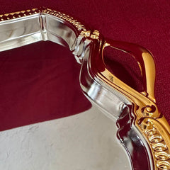 Vergoldetes Meisterstück: Mittelgrosses rechteckiges Tablett mit edlem Glanz