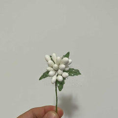 10er Mini Deko-Blumenstrauss – 10 cm weiße Kunstblume mit Tüll und Blättern