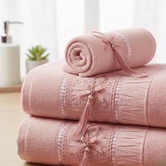 Baumwoll-HandtuHandtuch mit Spitze und Quaste – 100% Baumwolle, Rose, ca. 89x47 cmch mit perlmuttfarben bestickter Spitze – Luxusausführung, 89×48 cm