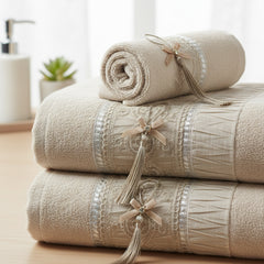 Baumwoll-HandtuHandtuch mit Spitze und Quaste – 100% Baumwolle, Beige, ca. 89x47 cmch mit perlmuttfarben bestickter Spitze – Luxusausführung, 89×48 cm (Kopie)