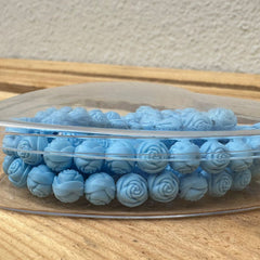 Chapelet parfumé à la rose dans une boîte cœur, bleu