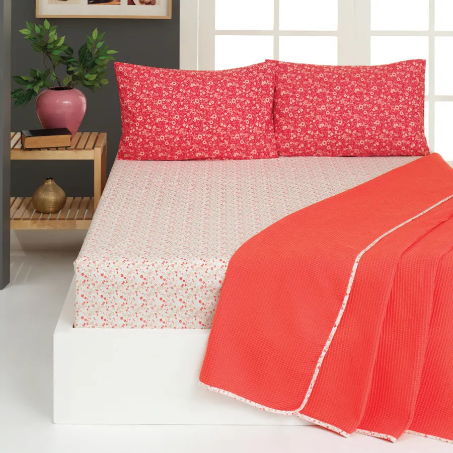 Sarah Anderson Kally Bettüberwurf mit Stoffrand für Doppelbett in Farbe Koralle und Piqué-Qualität, Mercan