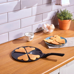 Karaca Fluffy Love – Antihaft-Pfannkuchenpfanne 26 cm mit Induktions-Keramikbeschichtung (Schwarz)