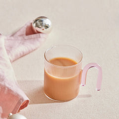 Karaca Miracle Kaffeetasse mit rosa Henkel, 320 ml
