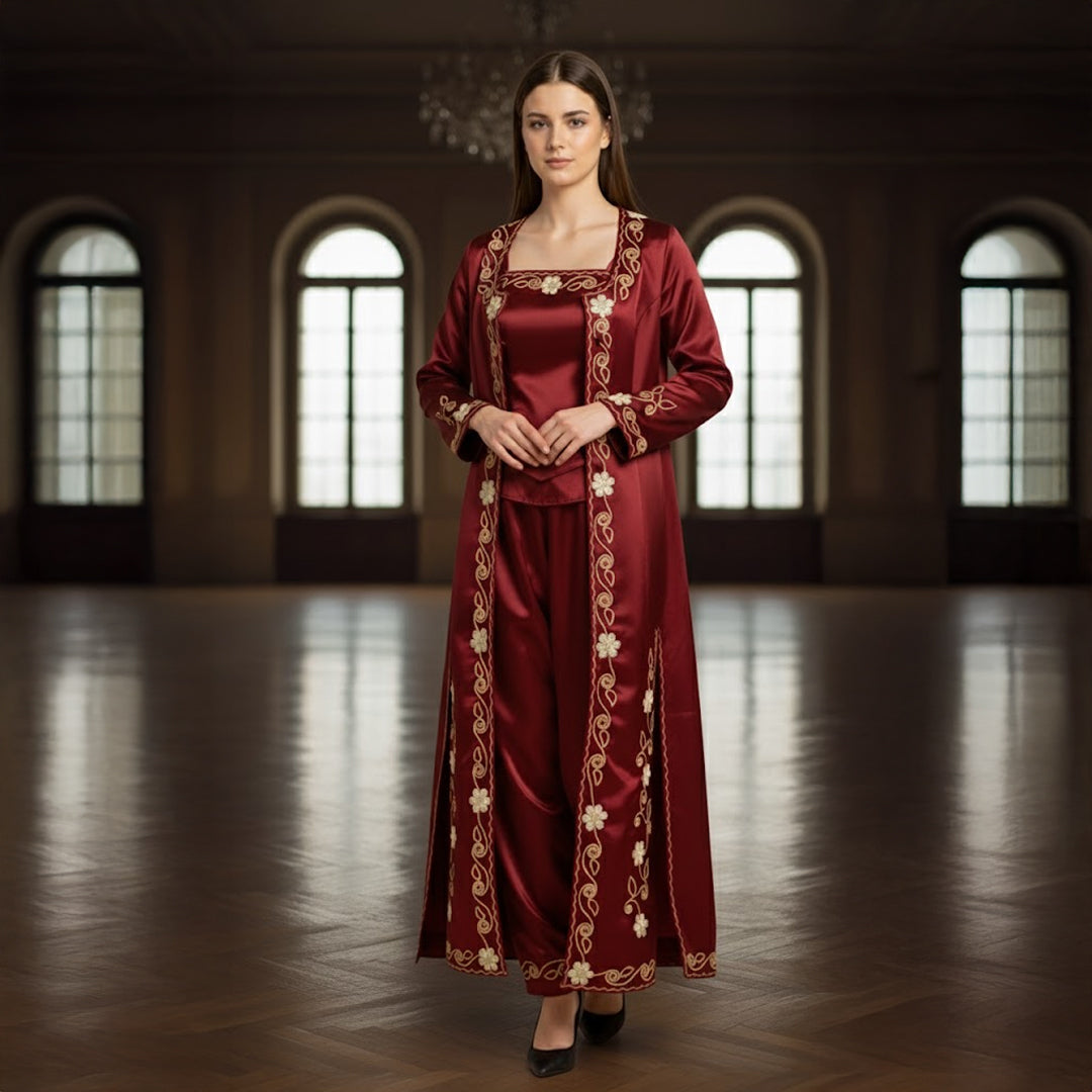 Traditionelles Kına-Gecesi-Bindalli in Bordeauxrot – Satin mit goldener Stickerei