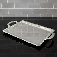 Versilbertes Meisterstück: Mittelgrosses rechteckiges Tablett mit edlem Glanz