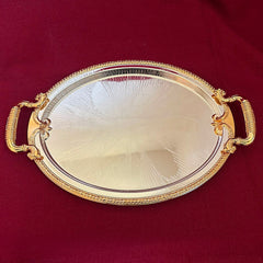 Gold-plated masterpiece: medium-sized oval tray with a noble shine