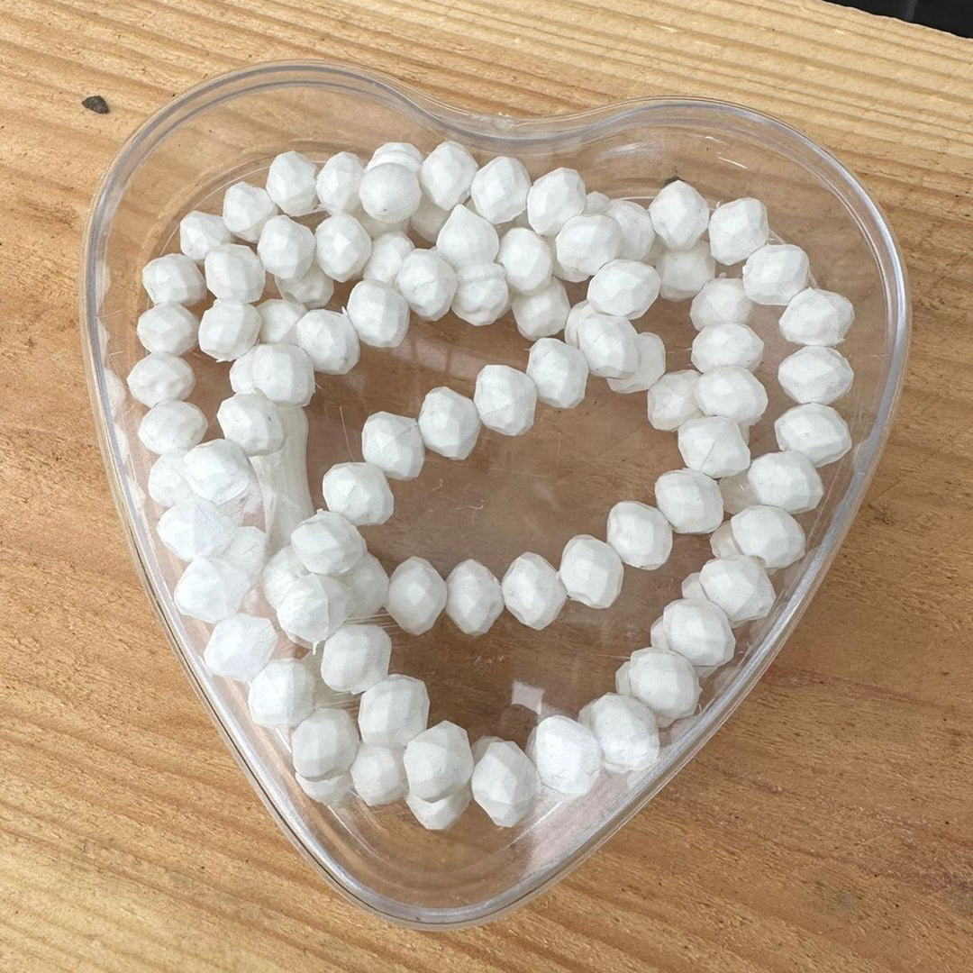 Tesbih, prayer beads in heart box, white